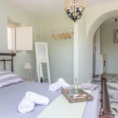 Peratsi Country House