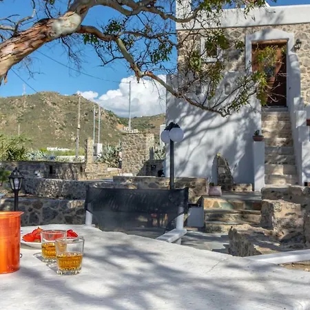 Peratsi Country House
