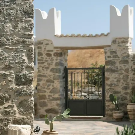 Peratsi Country House *