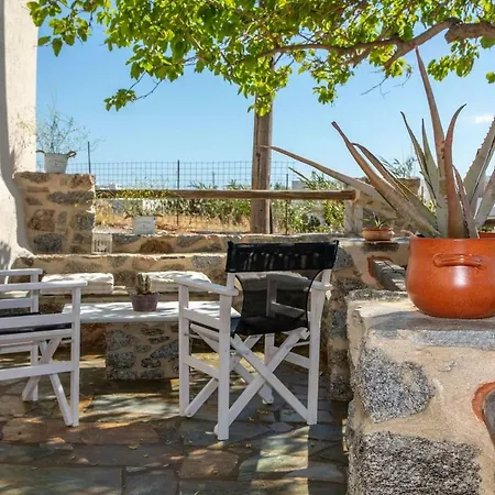 Peratsi Country House *